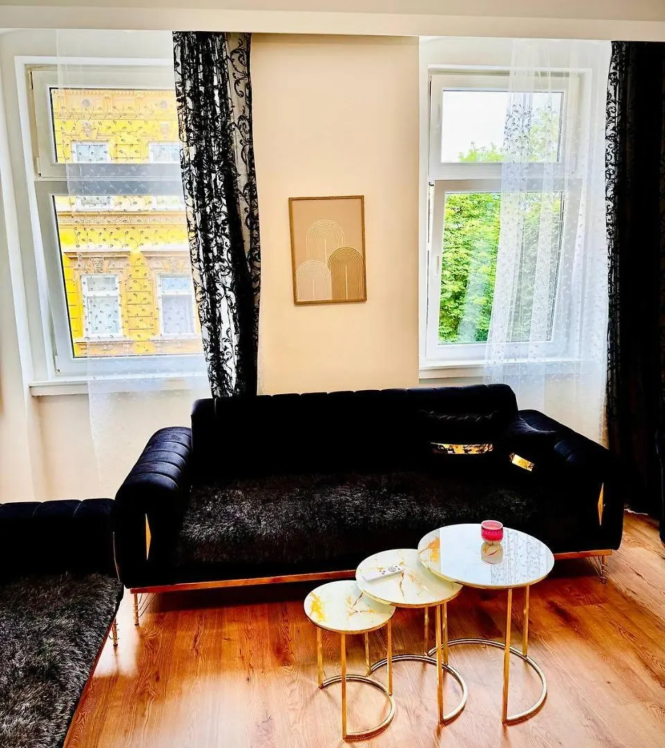 Cozy Apartment In Maerzstrasse Area Mz37
