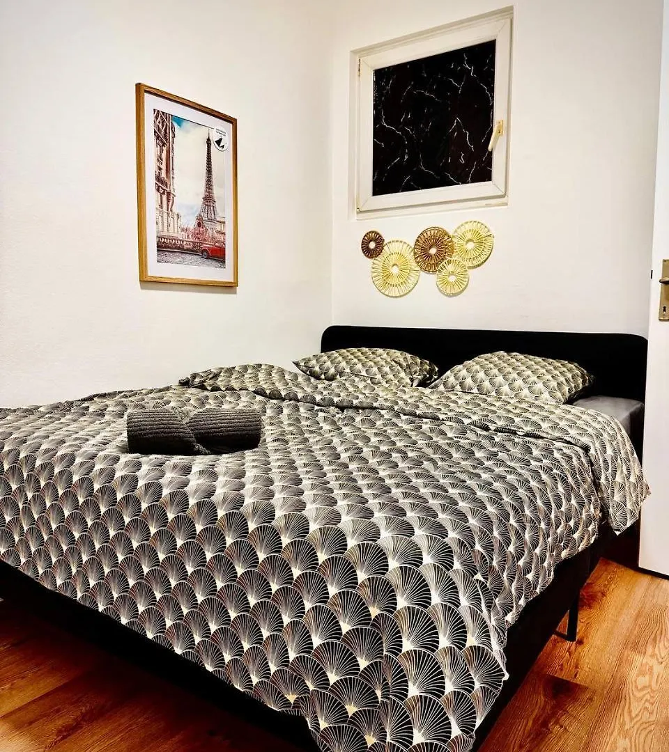 Cozy Apartment In Maerzstrasse Area Mz37