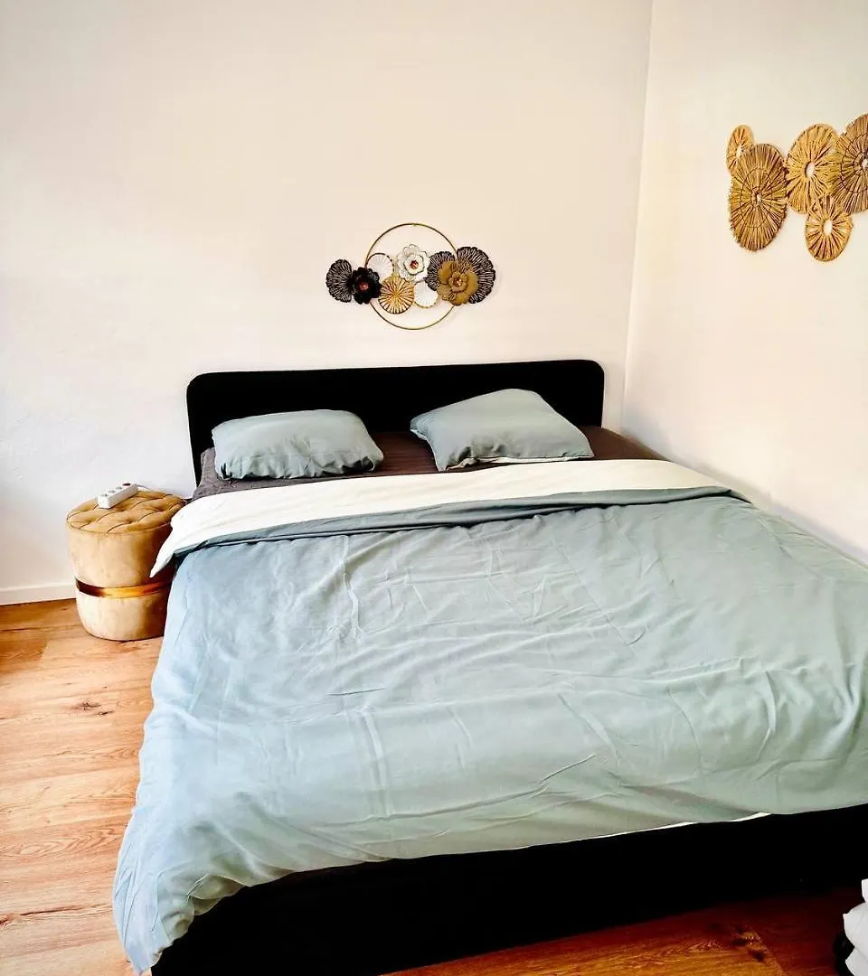 Cozy Apartment In Maerzstrasse Area Mz37